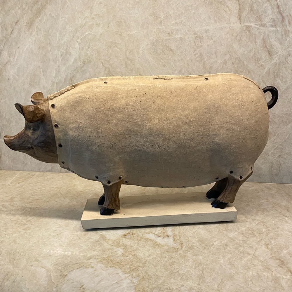 Rustic Pig Figure Decoration 🐖